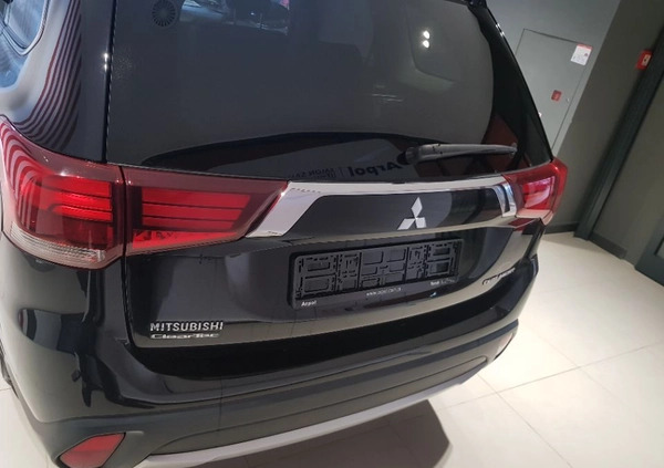 Mitsubishi Outlander cena 75000 przebieg: 136254, rok produkcji 2016 z Szczucin małe 529